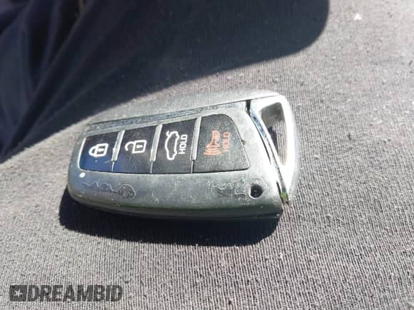 2015 Hyundai Azera с VIN KMHFG4JG7FA448095, выставлен на аукционе IAAI как лот 43310448 с пробегом 157 983 миль миль и . История ставок и продаж доступна на DreamBid. Изображение 11.