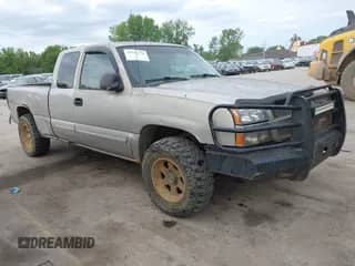 2004 Chevrolet Silverado 1500 Z71 z VIN 1GCEK19T34E275972, wystawiony jako IAAI lot #42183270 z przebiegiem 234 677 mil mil oraz . Historia ofert i sprzedaży dostępna na DreamBid. Obrazek 1.