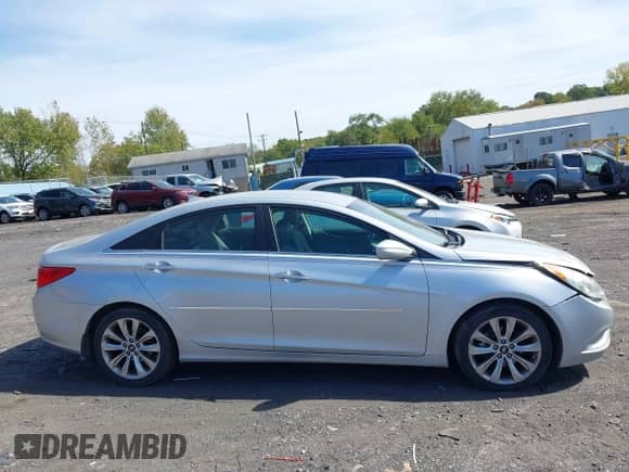 2013 Hyundai Sonata Limited с VIN 5NPEC4AC1DH565217, выставлен на аукционе IAAI как лот 43366401 с пробегом 177 429 миль миль и . История ставок и продаж доступна на DreamBid. Изображение 13.