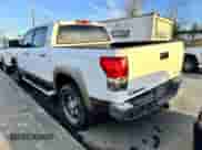 2008 Toyota Tundra Limited z VIN 5TFDV58168X073440, wystawiony jako Copart lot #90197965 z przebiegiem Nie podano mil oraz Czysty tytuł • Clean title. Historia ofert i sprzedaży dostępna na DreamBid. Obrazek 3.