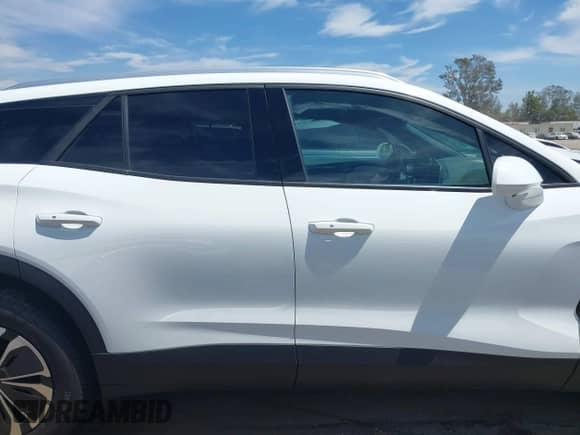 2024 Chevrolet Blazer EV eAWD LT z VIN 3GNKDBRJ8RS222352, wystawiony jako IAAI lot #43045919 z przebiegiem 7 226 mil mil oraz . Historia ofert i sprzedaży dostępna na DreamBid. Obrazek 13.