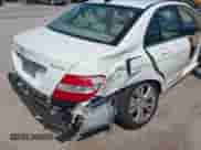 2009 Mercedes-Benz C 300 Sport z VIN WDDGF81X19F261502, wystawiony jako IAAI lot #42964093 z przebiegiem 106 395 mil mil oraz . Historia ofert i sprzedaży dostępna na DreamBid. Obrazek 6.