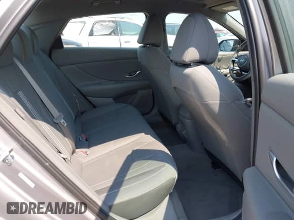 2025 Hyundai Elantra SEL Sport с VIN KMHLM4DG4SU021781, выставлен на аукционе IAAI как лот 42922601 с пробегом 2 866 миль миль и . История ставок и продаж доступна на DreamBid. Изображение 8.