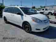 2010 Toyota Sienna CE z VIN 5TDKK4CC1AS332236, wystawiony jako Copart lot #90445785 z przebiegiem 186 641 mil mil oraz Szkoda całkowita • Salvage title. Historia ofert i sprzedaży dostępna na DreamBid. Obrazek 14.