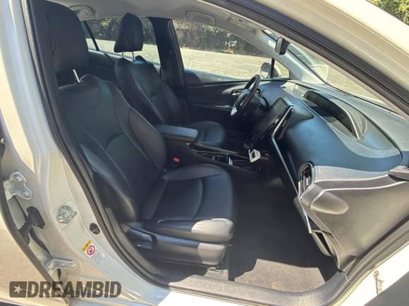 2018 Toyota Prius Plus z VIN JTDKARFP6J3073923, wystawiony jako Copart lot #68948185 z przebiegiem 119 620 mil mil oraz Szkoda całkowita • Salvage title. Historia ofert i sprzedaży dostępna na DreamBid. Obrazek 5.