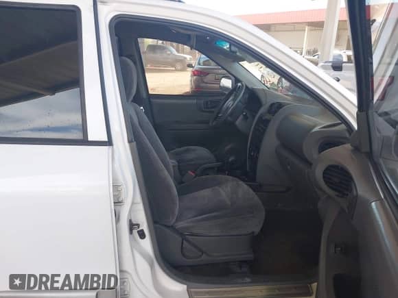 2001 Hyundai Santa Fe GLS z VIN KM8SC83D21U076418, wystawiony jako IAAI lot #43023821 z przebiegiem 146 121 mil mil oraz . Historia ofert i sprzedaży dostępna na DreamBid. Obrazek 5.