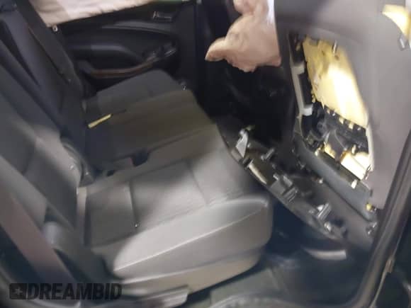 2015 Chevrolet Tahoe LS с VIN 1GNSKAKC2FR602295, выставлен на аукционе IAAI как лот 42050600 с пробегом 145 850 миль миль и . История ставок и продаж доступна на DreamBid. Изображение 8.
