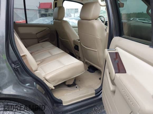 2007 Ford Explorer Limited z VIN 1FMEU65E97UA93911, wystawiony jako IAAI lot #41920306 z przebiegiem 109 378 mil mil oraz . Historia ofert i sprzedaży dostępna na DreamBid. Obrazek 8.