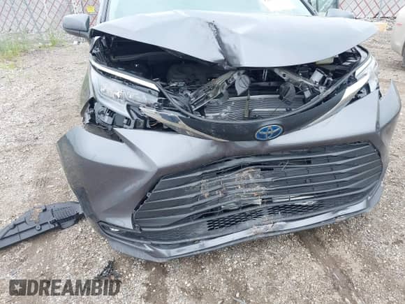 2025 Toyota Sienna XLE z VIN 5TDJSKFC1SS158438, wystawiony jako IAAI lot #42432981 z przebiegiem 6 411 mil mil oraz . Historia ofert i sprzedaży dostępna na DreamBid. Obrazek 6.