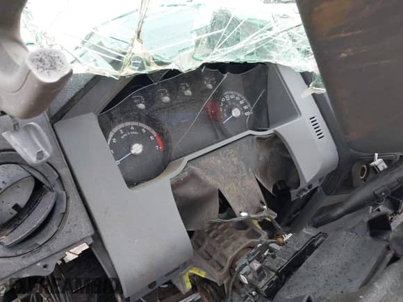 2016 Ford F-250 XL z VIN 1FTBF2A68GED00498, wystawiony jako IAAI lot #40550532 z przebiegiem Nie podano mil oraz . Historia ofert i sprzedaży dostępna na DreamBid. Obrazek 14.