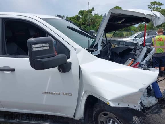 2023 Chevrolet Silverado 2500HD Work Truck z VIN 1GB1YLE77PF128803, wystawiony jako IAAI lot #42808215 z przebiegiem 51 363 mil mil oraz . Historia ofert i sprzedaży dostępna na DreamBid. Obrazek 6.