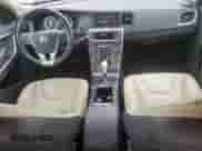2013 Volvo S60 T6 R-Design Platinum с VIN YV1902FH5D2233375, выставлен на аукционе Copart как лот 68198835 с пробегом 82 713 миль миль и Списание • Salvage title. История ставок и продаж доступна на DreamBid. Изображение 8.