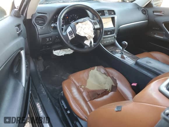 2012 Lexus IS 250 C z VIN JTHFF2C23C2523859, wystawiony jako Copart lot #86849934 z przebiegiem 221 234 mil mil oraz Szkoda całkowita • Salvage title. Historia ofert i sprzedaży dostępna na DreamBid. Obrazek 8.