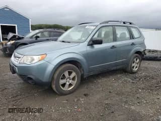 2013 Subaru Forester X z VIN JF2SHABC2DH414985, wystawiony jako Copart lot #85536175 z przebiegiem 143 844 mil mil oraz Czysty tytuł • Clean title. Historia ofert i sprzedaży dostępna na DreamBid. Obrazek 1.