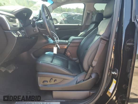 2019 Chevrolet Tahoe Premier with VIN 1GNSCCKJ3KR322922, listed as a Copart auction lot 61333165 with 106,380 mi miles and Salvage title. Bid and sale history available at DreamBid. Image 7.