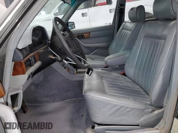 1984 Mercedes-Benz 500 с VIN WDBCA37AXEA039687, выставлен на аукционе Copart как лот 65851475 с пробегом 180 641 миль миль и Чистый • Clean title. История ставок и продаж доступна на DreamBid. Изображение 7.