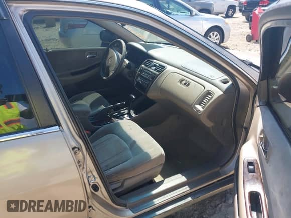 2000 Honda Accord SE with VIN 1HGCG6694YA099009, listed as a IAAI auction lot 43267557 with 202,986 mi miles and . Bid and sale history available at DreamBid. Image 5.