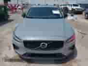 2024 Volvo S60 Core Dark Theme z VIN 7JRL12TK4RG282667, wystawiony jako IAAI lot #42439211 z przebiegiem 40 113 mil mil oraz . Historia ofert i sprzedaży dostępna na DreamBid. Obrazek 6.