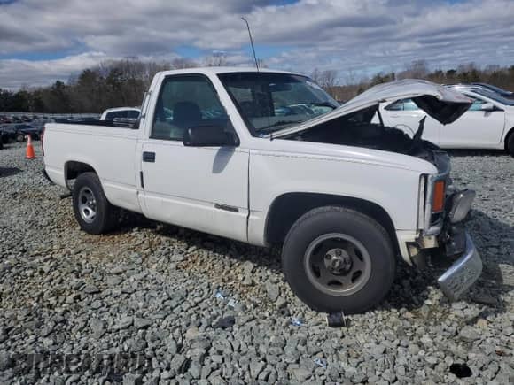 1998 Chevrolet Silverado 1500 with VIN 1GCEC14W6WZ282523, listed as a Copart auction lot 48172135 with 300,836 mi miles and Salvage title. Bid and sale history available at DreamBid. Image 4.