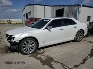 2015 Chrysler 300 C z VIN 2C3CCAET3FH739529, wystawiony jako Copart lot #47520495 z przebiegiem 151 096 mil mil oraz Szkoda całkowita • Salvage title. Historia ofert i sprzedaży dostępna na DreamBid. Obrazek 1.