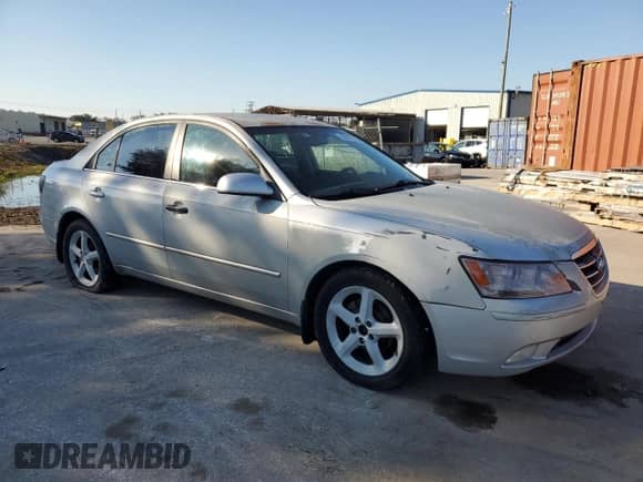 2010 Hyundai Sonata SE z VIN 5NPEU4AC1AH626705, wystawiony jako Copart lot #82687515 z przebiegiem 181 890 mil mil oraz Szkoda całkowita • Salvage title. Historia ofert i sprzedaży dostępna na DreamBid. Obrazek 4.