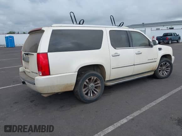 2008 Cadillac Escalade ESV с VIN 1GYFK66838R147564, выставлен на аукционе IAAI как лот 42555311 с пробегом 182 977 миль миль и . История ставок и продаж доступна на DreamBid. Изображение 4.