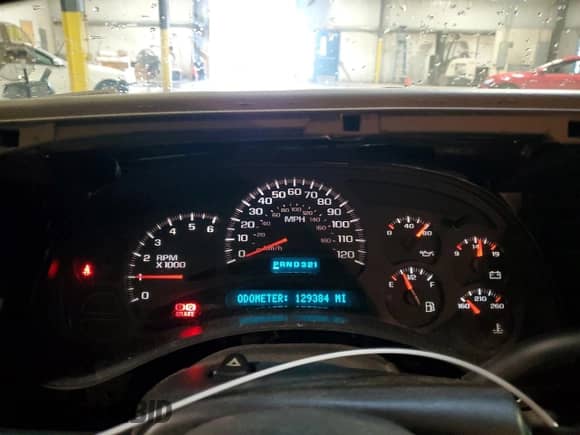 2003 Chevrolet Suburban LT z VIN 1GNFK16Z53J282237, wystawiony jako Copart lot #56275545 z przebiegiem 129 384 mil mil oraz Szkoda całkowita • Salvage title. Historia ofert i sprzedaży dostępna na DreamBid. Obrazek 9.