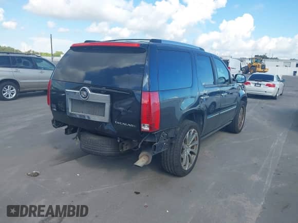 2009 Cadillac Escalade with VIN 1GYFC23279R211273, listed as a IAAI auction lot 43311405 with 253,555 mi miles and . Bid and sale history available at DreamBid. Image 4.