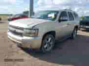 2010 Chevrolet Tahoe Commercial z VIN 1GNUKAE08AR131627, wystawiony jako IAAI lot #43293372 z przebiegiem 332 638 mil mil oraz . Historia ofert i sprzedaży dostępna na DreamBid. Obrazek 17.