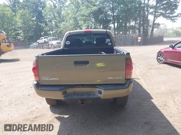 2007 Toyota Tacoma with VIN 5TEMU52N87Z455247, listed as a IAAI auction lot 42579120 with 207,782 mi miles and . Bid and sale history available at DreamBid. Image 16.