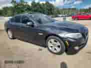 2013 BMW 5 Series 528i xDrive z VIN WBAXH5C55DDW15425, wystawiony jako Copart lot #62383595 z przebiegiem 137 717 mil mil oraz Szkoda całkowita • Salvage title. Historia ofert i sprzedaży dostępna na DreamBid. Obrazek 4.