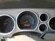 2008 Toyota Tundra z VIN 5TFDV54198X056458, wystawiony jako Copart lot #70442855 z przebiegiem 179 429 mil mil oraz Szkoda całkowita • Salvage title. Historia ofert i sprzedaży dostępna na DreamBid. Obrazek 9.