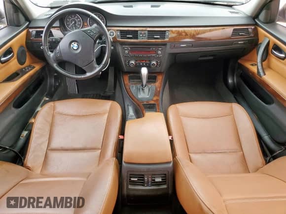 2011 BMW 3 Series 328i с VIN WBAPH7C5XBE677048, выставлен на аукционе Copart как лот 64285325 с пробегом 112 112 миль миль и Списание • Salvage title. История ставок и продаж доступна на DreamBid. Изображение 8.