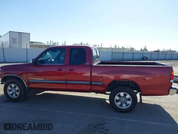 2000 Toyota Tundra SR5 с VIN 5TBBT4415YS001401, выставлен на аукционе IAAI как лот 43387080 с пробегом 252 174 миль миль и . История ставок и продаж доступна на DreamBid. Изображение 15.