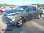 2013 Ram 1500 SLT z VIN 1C6RR6LG8DS532302, wystawiony jako IAAI lot #42038518 z przebiegiem 146 523 mil mil oraz . Historia ofert i sprzedaży dostępna na DreamBid. Obrazek 2.