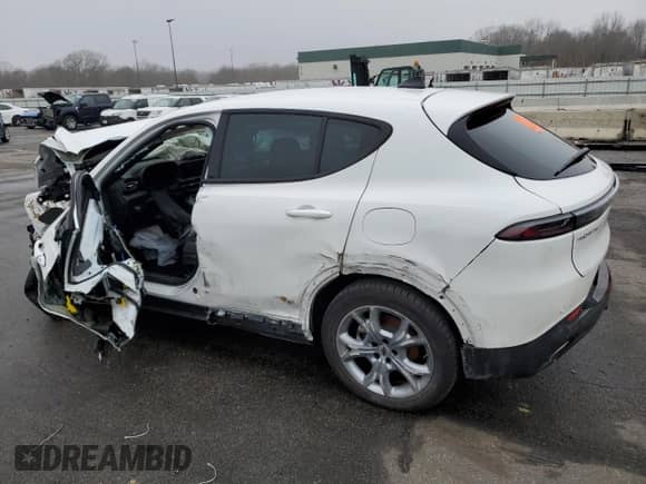 2024 Dodge Hornet R/T z VIN ZACPDFCW1R3A34274, wystawiony jako Copart lot #47797675 z przebiegiem Nie podano mil oraz Szkoda całkowita • Salvage title. Historia ofert i sprzedaży dostępna na DreamBid. Obrazek 2.