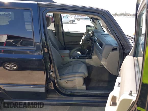 2008 Jeep Commander Sport with VIN 1J8HG48K08C175427, listed as a IAAI auction lot 43247140 with 169,278 mi miles and . Bid and sale history available at DreamBid. Image 5.