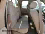 2002 Toyota Tundra SR5 z VIN 5TBRT34132S295977, wystawiony jako Copart lot #82577295 z przebiegiem 218 368 mil mil oraz Czysty tytuł • Clean title. Historia ofert i sprzedaży dostępna na DreamBid. Obrazek 10.