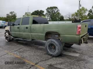 2005 Chevrolet Silverado 2500HD LT z VIN 1GCHK232X5F943958, wystawiony jako Copart lot #83798285 z przebiegiem Nie podano mil oraz Nie do naprawy • Non repairable. Historia ofert i sprzedaży dostępna na DreamBid. Obrazek 2.