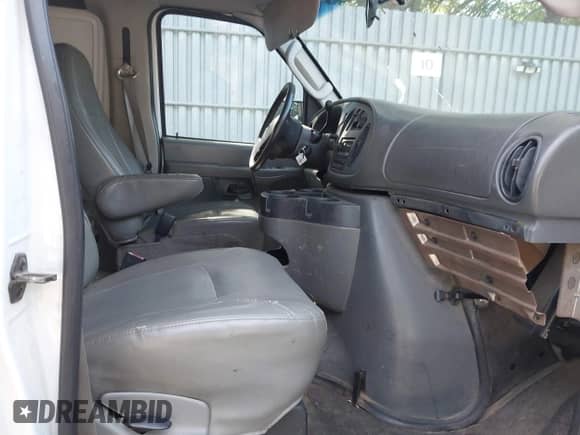 2008 Ford Econoline Cargo Commercial with VIN 1FTNE24WX8DB01617, listed as a IAAI auction lot 43080412 with 207,571 mi miles and . Bid and sale history available at DreamBid. Image 5.