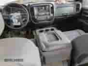 2015 Chevrolet Silverado 2500HD Work Truck z VIN 1GC2KUEG5FZ118338, wystawiony jako Copart lot #57356925 z przebiegiem 221 437 mil mil oraz Szkoda całkowita • Salvage title. Historia ofert i sprzedaży dostępna na DreamBid. Obrazek 8.