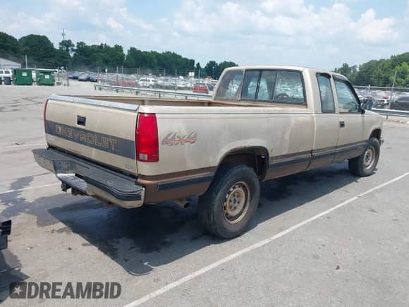 1988 Chevrolet Silverado 2500 с VIN 2GCFK29K6J1202951, выставлен на аукционе IAAI как лот 42551862 с пробегом 428 372 миль миль и . История ставок и продаж доступна на DreamBid. Изображение 4.