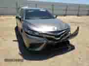 2023 Toyota Camry SE z VIN 4T1G11AK9PU155758, wystawiony jako Copart lot #42059185 z przebiegiem 18 622 mil mil oraz Czysty tytuł • Clean title. Historia ofert i sprzedaży dostępna na DreamBid. Obrazek 10.