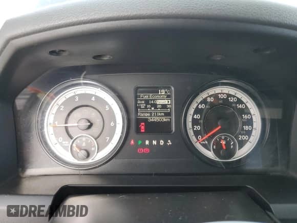 2015 Ram 1500 Tradesman z VIN 3C6RR7KT0FG660550, wystawiony jako Copart lot #69957525 z przebiegiem 344 503 mil mil oraz Czysty tytuł • Clean title. Historia ofert i sprzedaży dostępna na DreamBid. Obrazek 9.