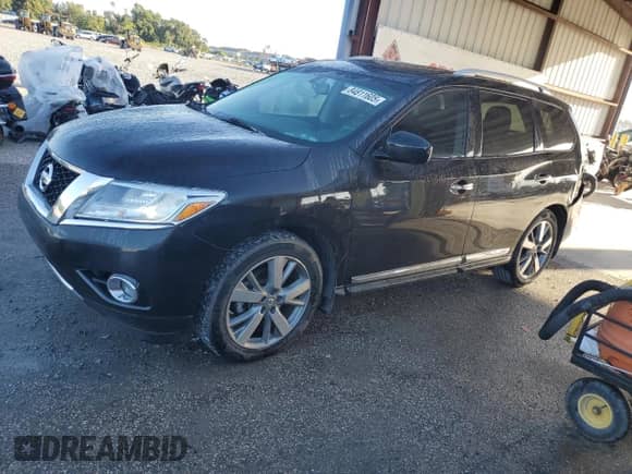 2015 Nissan Pathfinder S with VIN 5N1AR2MN0FC705864, listed as a Copart auction lot 84811605 with 171,059 mi miles and Salvage title. Bid and sale history available at DreamBid. Image 1.