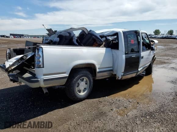1997 GMC Sierra 1500 z VIN 2GTEC19R1V1570749, wystawiony jako Copart lot #65371475 z przebiegiem Nie podano mil oraz Nie do naprawy • Non repairable. Historia ofert i sprzedaży dostępna na DreamBid. Obrazek 3.