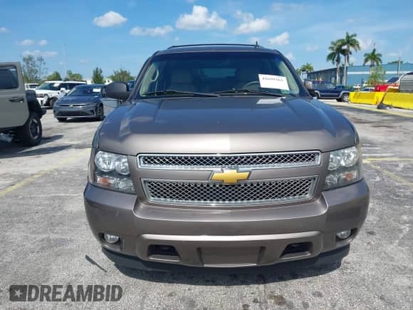 2012 Chevrolet Suburban LT с VIN 1GNSKJE72CR130111, выставлен на аукционе IAAI как лот 42699365 с пробегом 216 827 миль миль и . История ставок и продаж доступна на DreamBid. Изображение 6.