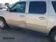 2008 Chevrolet Suburban 2LT с VIN 3GNFK16308G175973, выставлен на аукционе IAAI как лот 42283329 с пробегом 151 355 миль миль и . История ставок и продаж доступна на DreamBid. Изображение 6.
