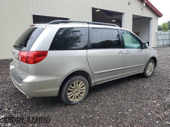 2010 Toyota Sienna XLE with VIN 5TDDK4CC3AS031671, listed as a Copart auction lot 67005405 with 155,177 mi miles and Clean title. Bid and sale history available at DreamBid. Image 3.