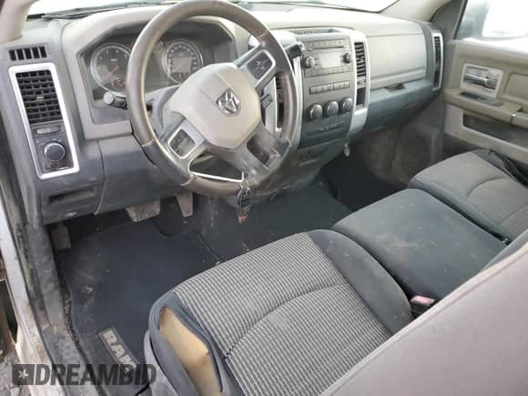 2011 Ram 1500 ST z VIN 3D7JB1EP6BG518516, wystawiony jako Copart lot #79081864 z przebiegiem 114 392 mil mil oraz Czysty tytuł • Clean title. Historia ofert i sprzedaży dostępna na DreamBid. Obrazek 8.